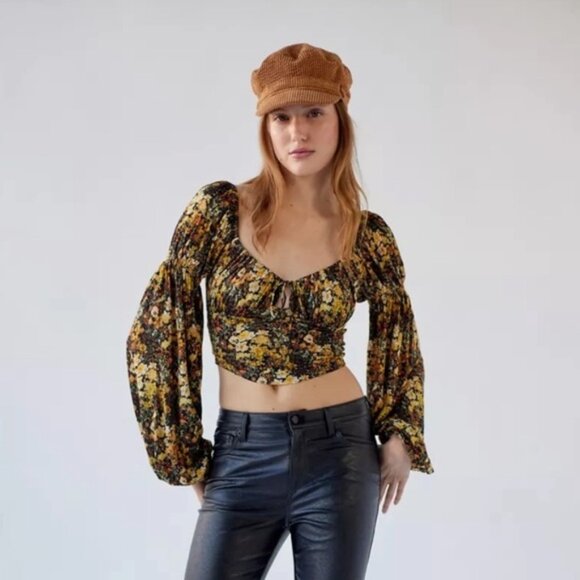 Urban Outfitters | Elowen Blouse Black Motif Floral Large Cropped Fall Autumn - Picture 4 of 8